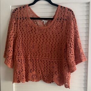 En Crème-Crochet Short-sleeve Top